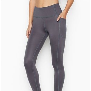 Victoria’s Secret essential legging